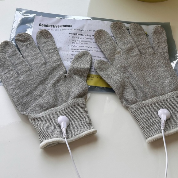 Conductive Gloves for Myolift Microcurrent Device - Picture 2 of 4